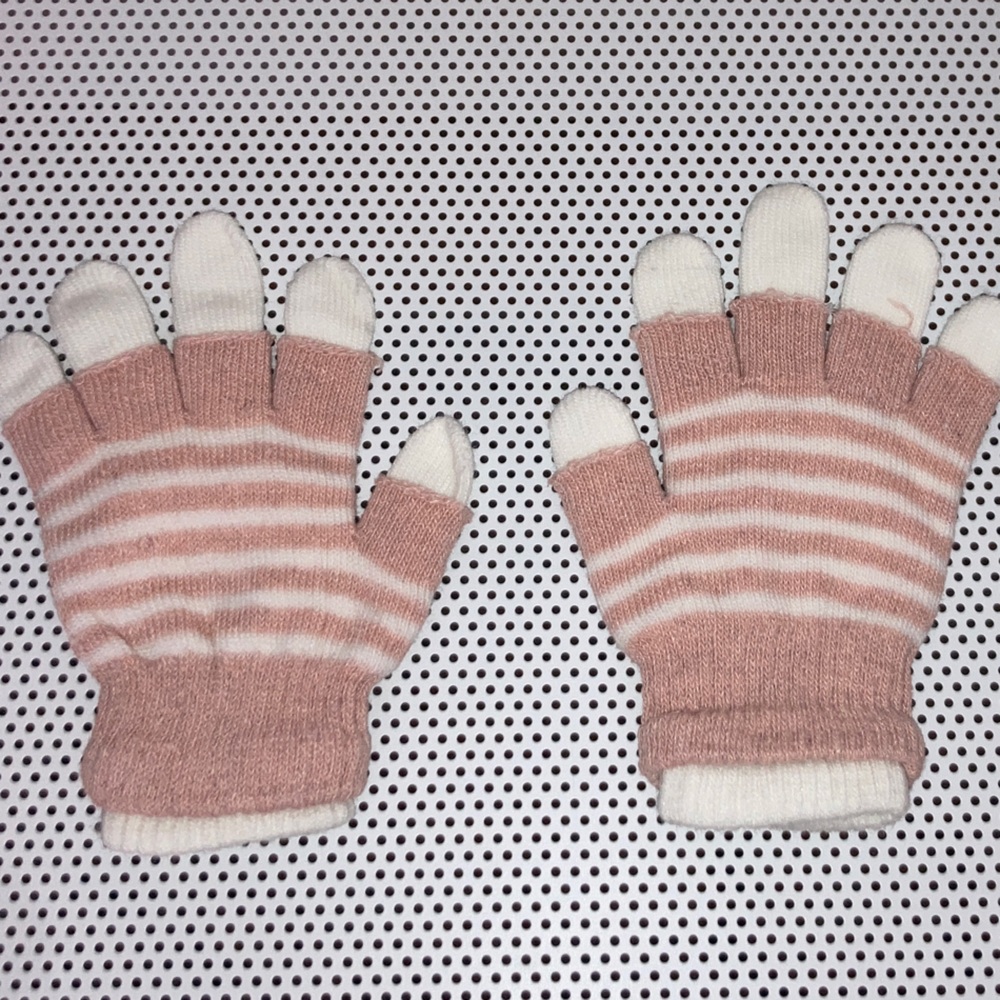#161. 🆕 NWOT - Women’s Striped Pink and White Gloves